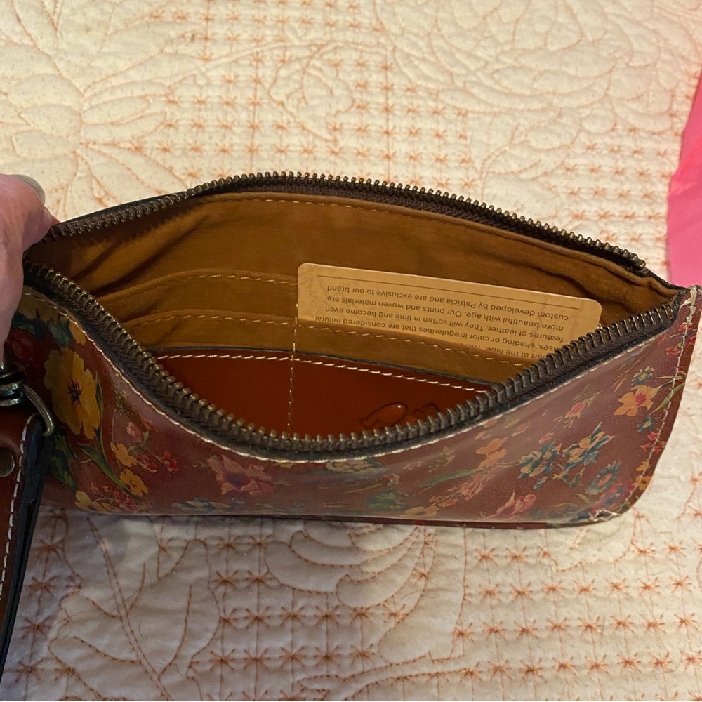 NWT Gorgeouse Patricia Nash Benvenuto shoulder bag with card holder/wallet. - Picture 13 of 13